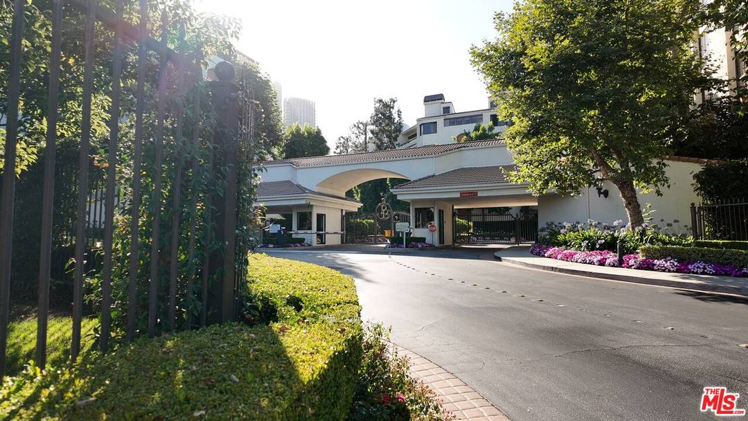 2131   Century Park Ln 2BR Beverlywood La