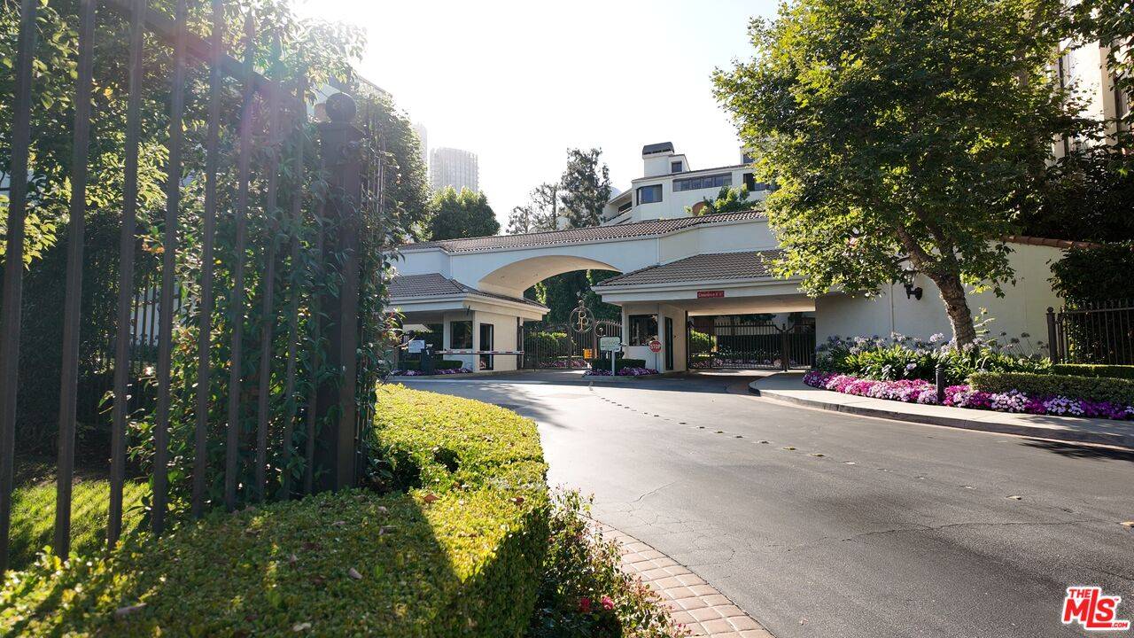 2131   Century Park Ln 2BR Beverlywood La