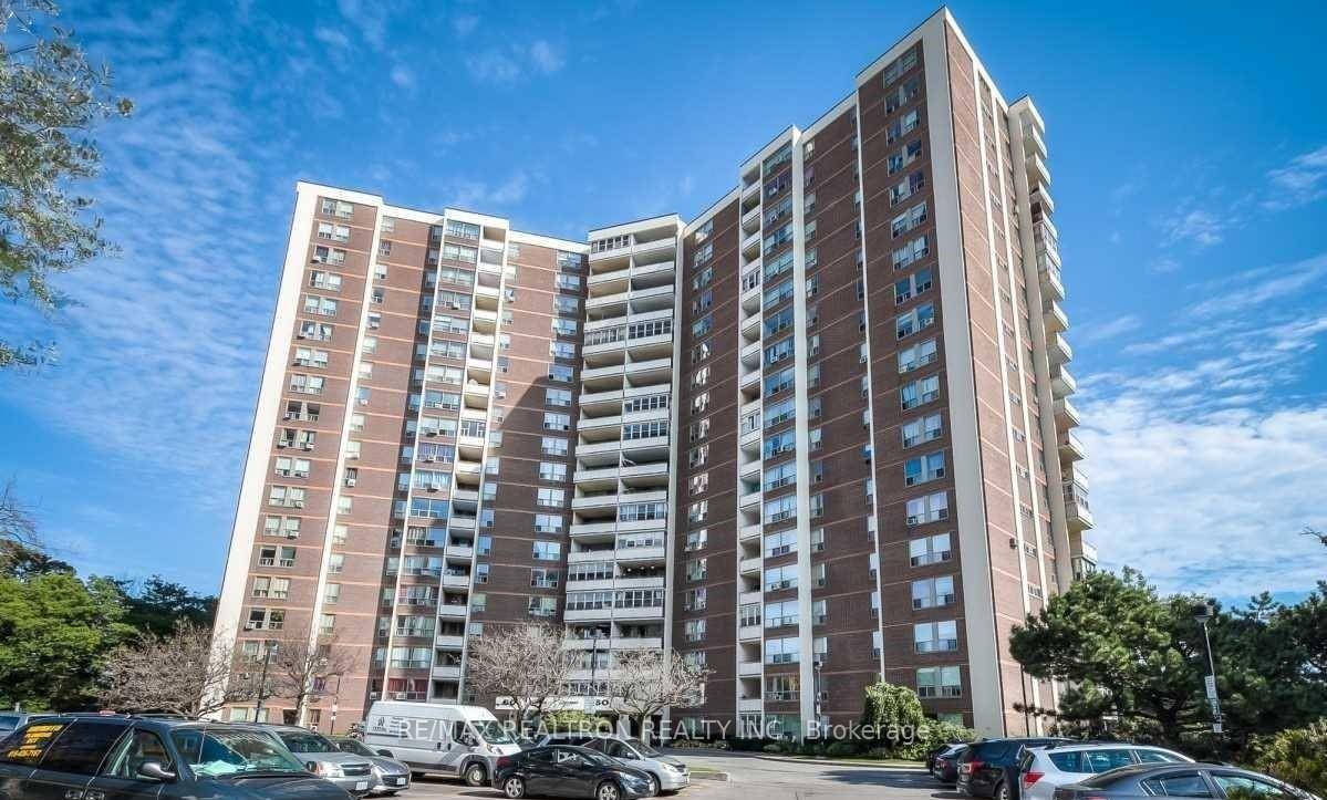 Location ! Bright amp ; Spacious Renovated 2 Bedroom Condo Apartment with Skyline and Ravine View.
