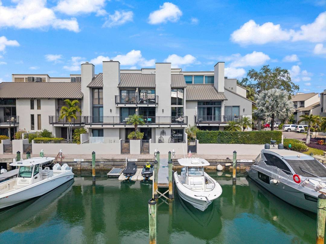 Fort Lauderdale s best kept secret Portside Yacht Club An exclusive 40 townhome waterfront community with direct ocean access tucked behind a gated entrance Ideal for boating enthusiasts minutes to ...