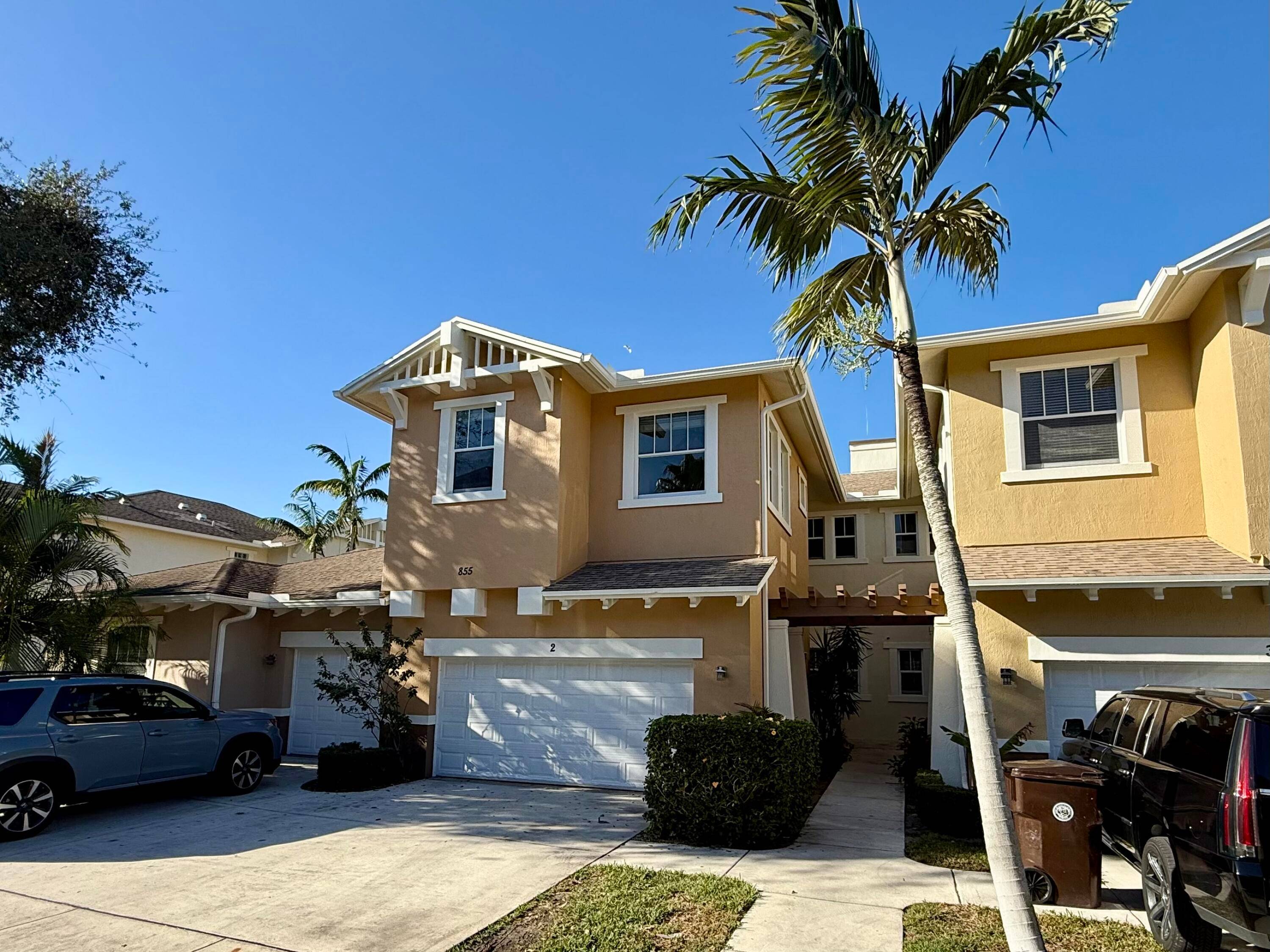 Beautiful 3BDR, 2. 5BTH townhouse boasts abundant natural light with private open views onto a serene private lake.