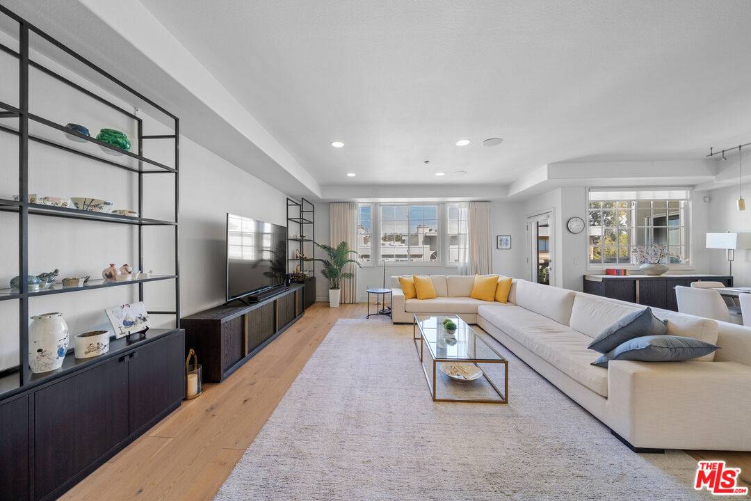 107 N Swall Dr 2BR Beverly Grove La