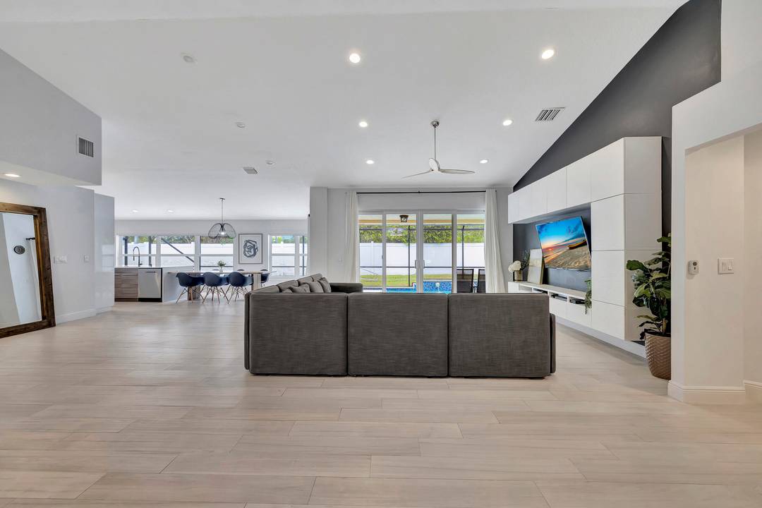 Gorgeous single family home in prestigious Boca Vista situated on a 9, 335 sq ft private lot.