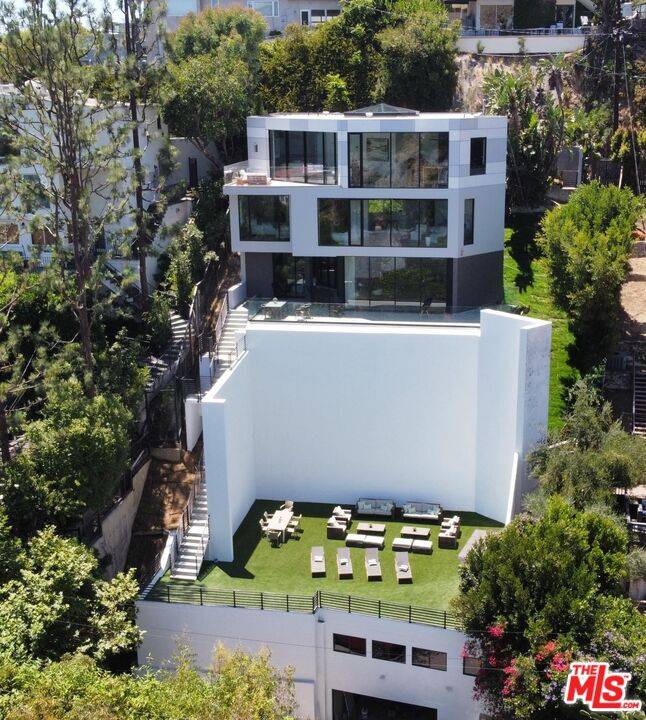 8526   Hollywood Blvd 4BR Sunset Strip La