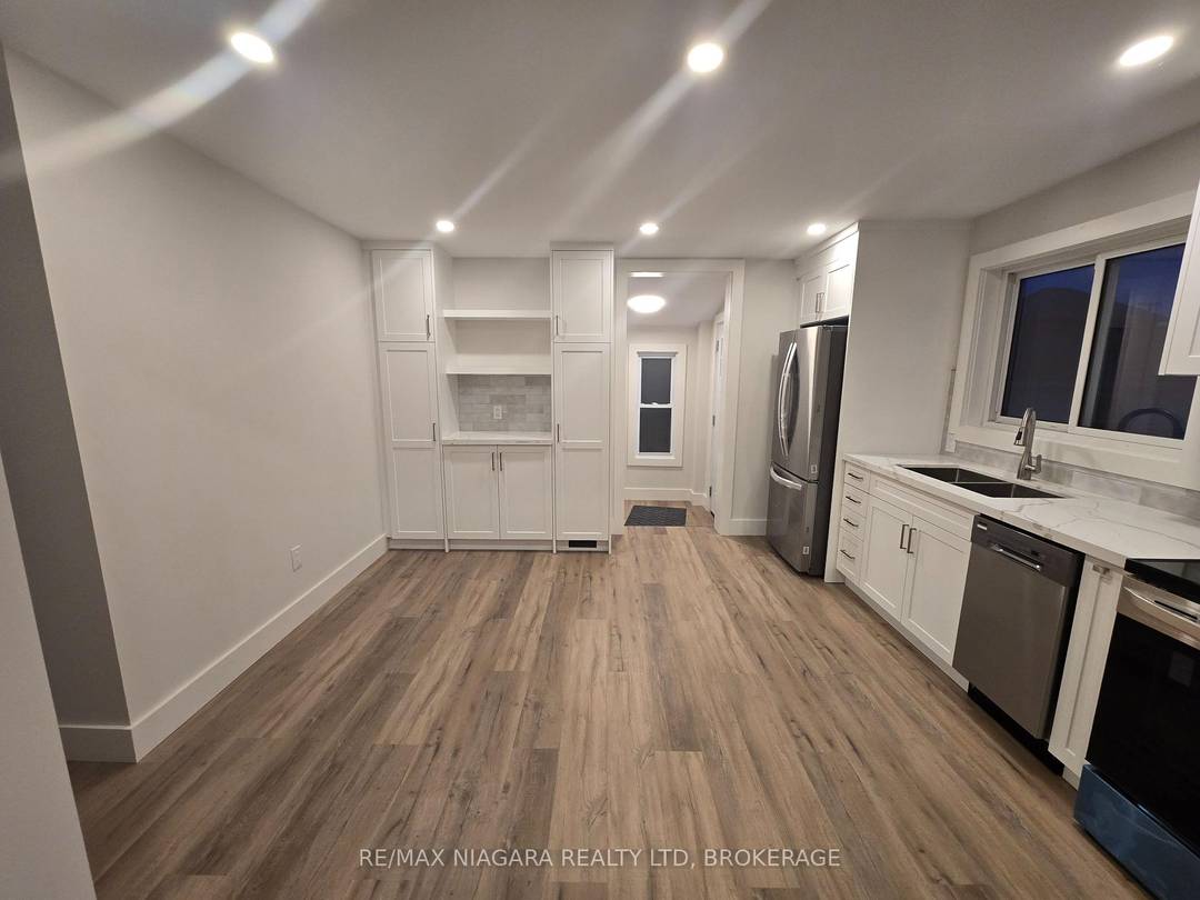 Main Floor 2 Bedroom Unit Port Colborne 1, 800 month utilities.