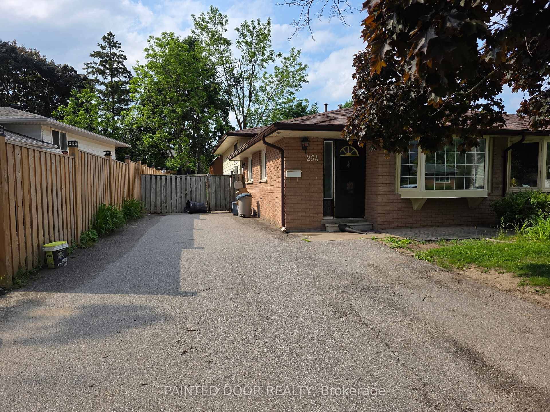 Beautiful 3 bed, 1 bath main floor of a house in the highly desirable east end of Barrie.