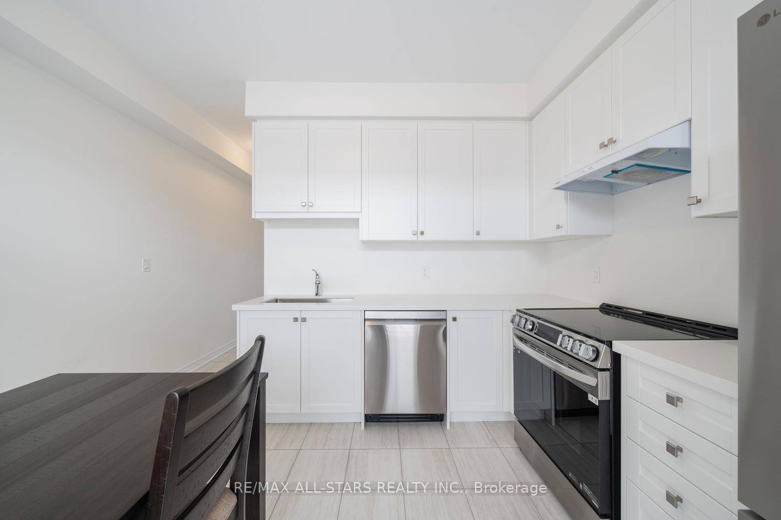 NEW, modern and never lived in 3 Bedroom Freehold Townhome available in the NEW Community In Pickering New Seaton.