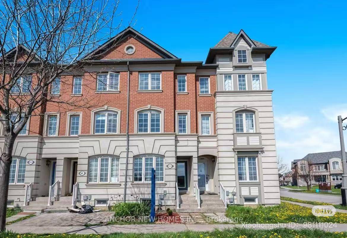 3 Storey Freehold Townhouse Located in a Very Friendly Neighbourhood Available for Lease !