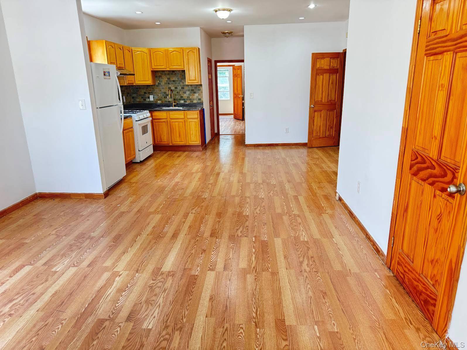 2 FAMILY SD 4 BEDROOM OVER 3 BEDROOM EIK 3 FULL BATH.