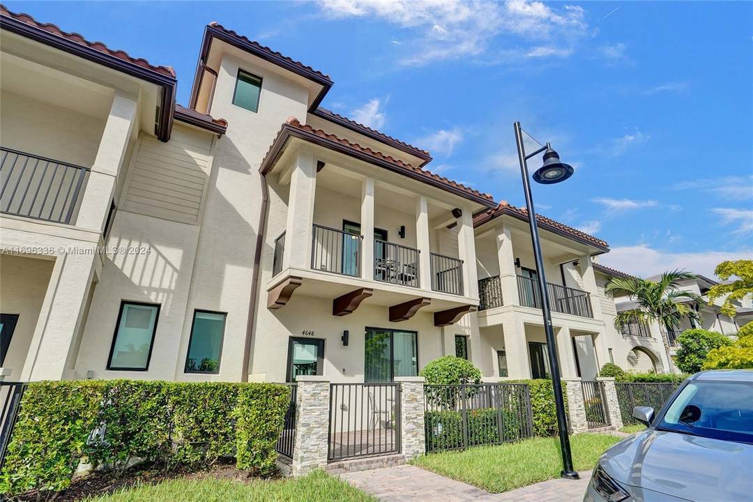 Stunning 3 bedroom, 2 full bathroom and 2 half bathroom, tri level townhouse located in the heart of Downtown Doral.