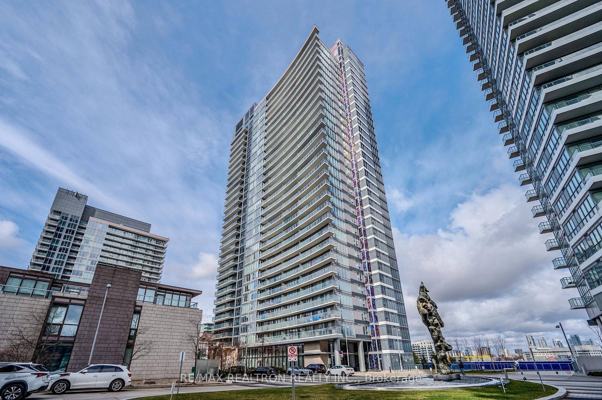 One of the quietest buildings and best view in the area.