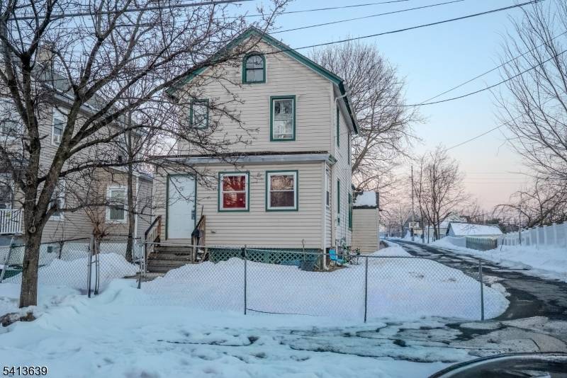 Unlock the hidden potential of this Plainfield gem !