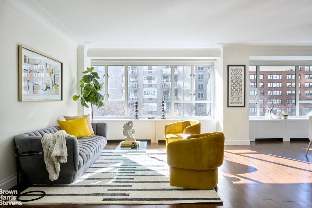With an abundance of light throughout, this pristine South facing 2 bedroom 2 bathroom home is both comfortable as well as stylish.
