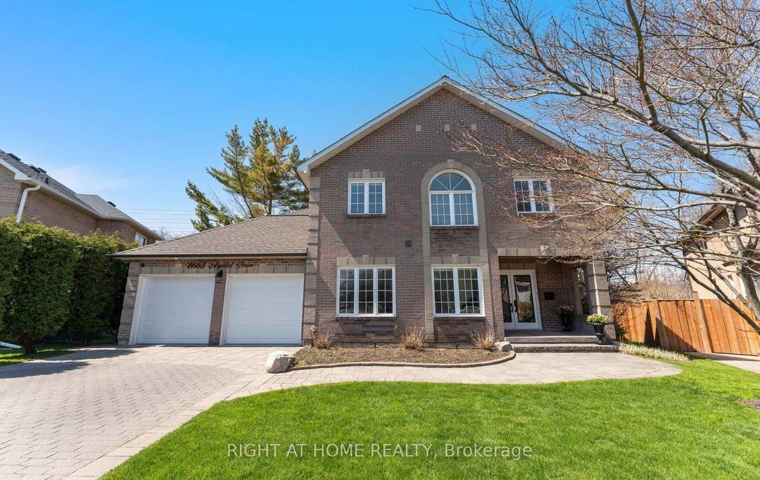 Welcome to this exceptional 2 storey home on a quiet cul de sac in the highly sought after Lakeview community of Mississauga !