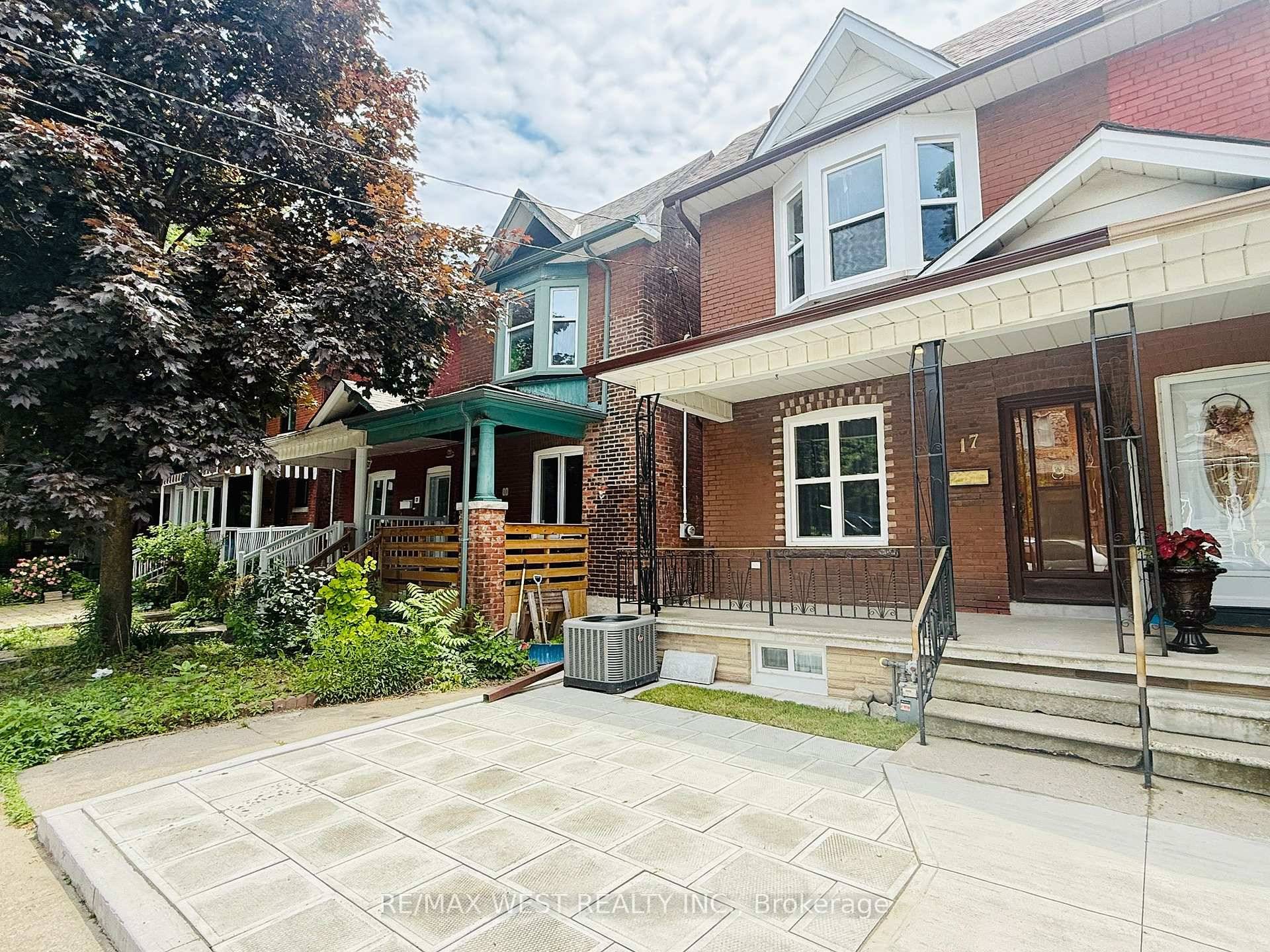 Newly Renovated 3 Bedroom, 2 full bathroom Apartment in vibrant Palmerston Little Italy Neighborhood with all the utilities included Hydro, Heat amp ; Water in the monthly rent.