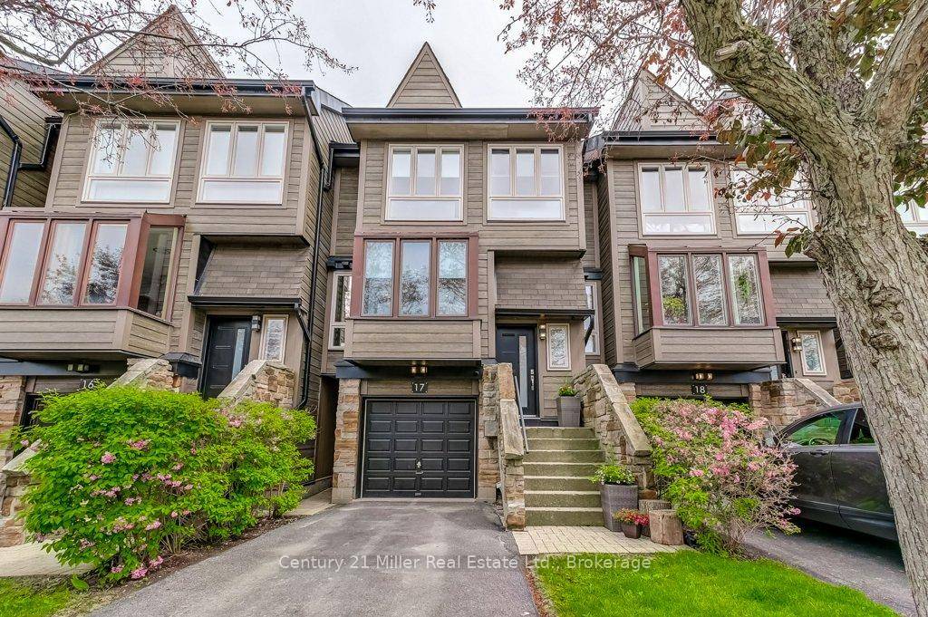 Executive Style Renovated Townhouse Minutes from Oakville GO.