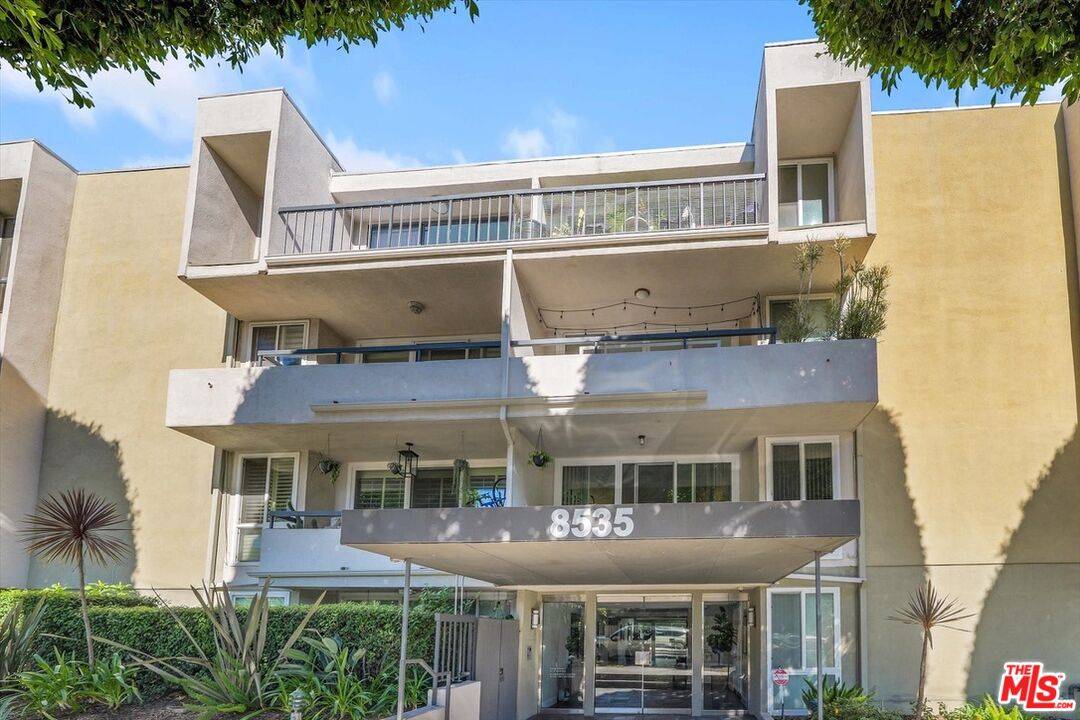 8535  W West Knoll Dr 2BR Sunset Strip La