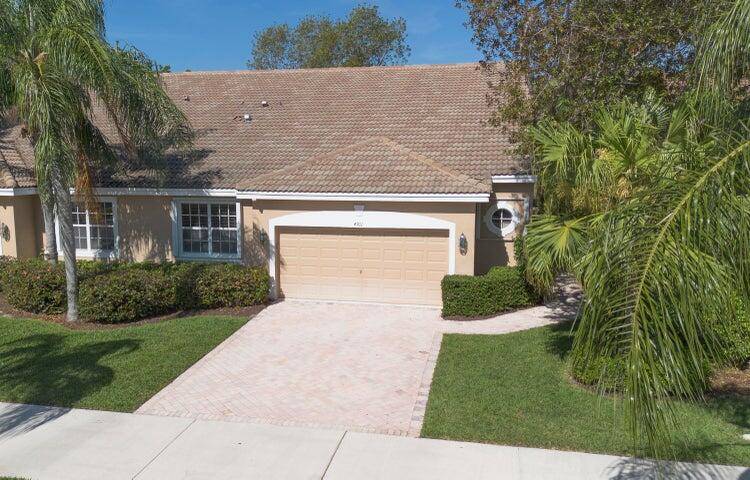 Located in the Cambridge neighborhood, this 2 bedroom den home offers over 2, 000 sq ft of living space and flexible design.