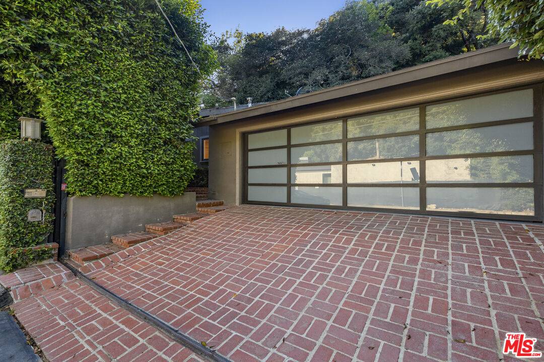 2559  HUTTON DR 3BR Beverly Hills Post Office | B.H.P.O. La
