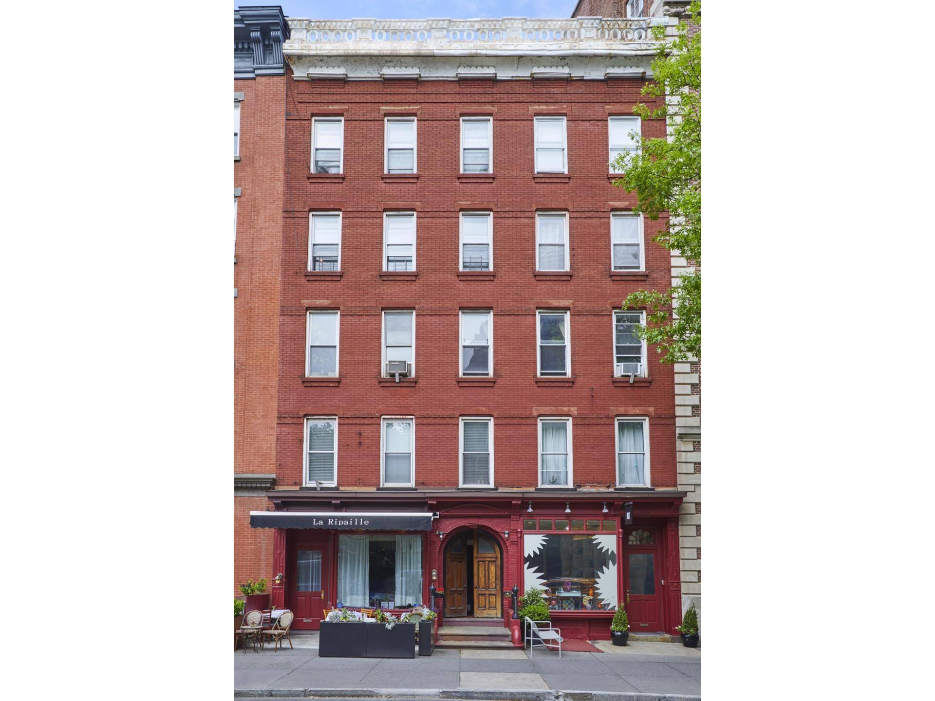 605 Hudson Street, is a 10, 124 square foot gross mixed use building facing Abington Square in the prime West Village neighborhood.