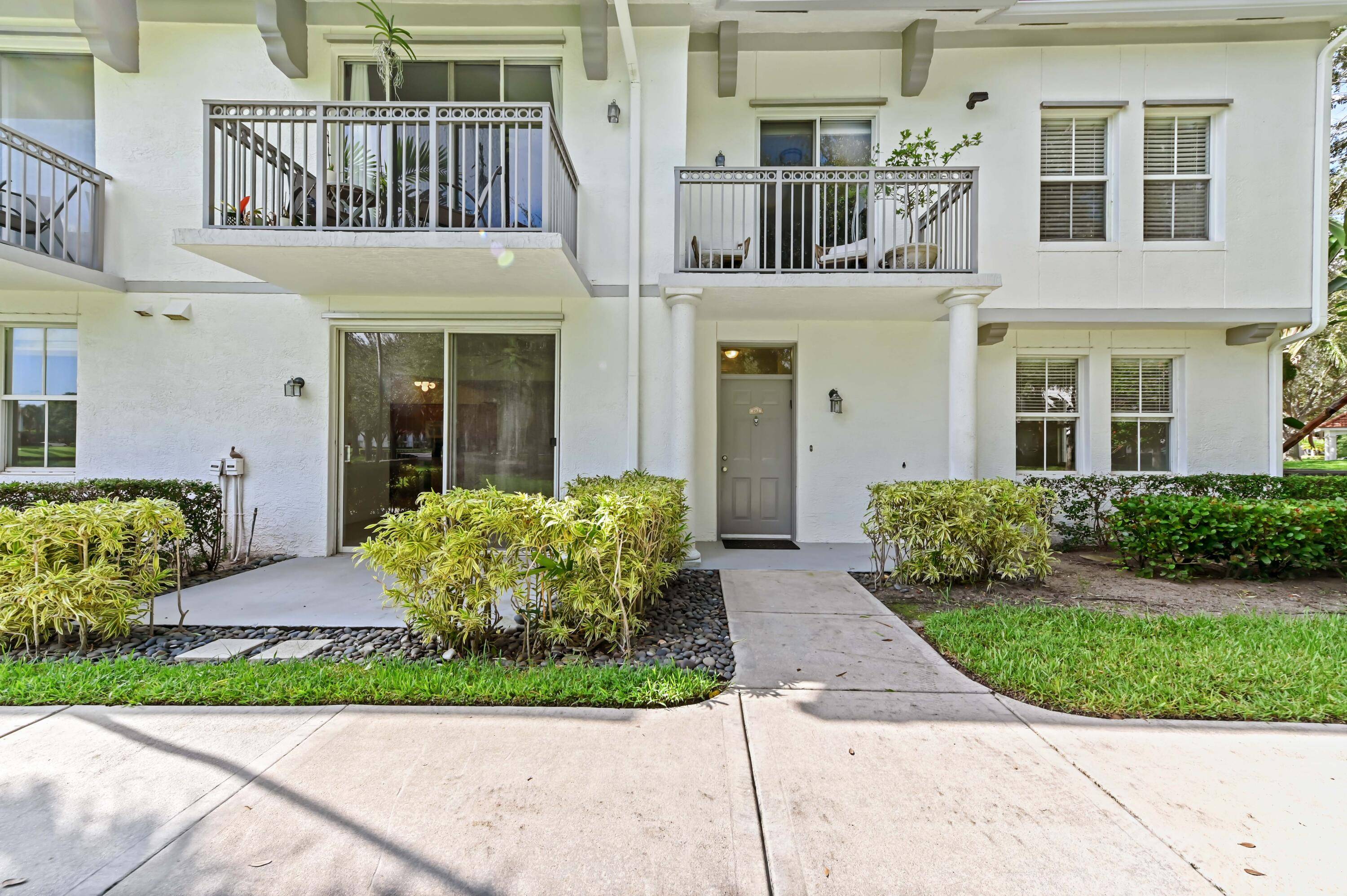 ONLY A FEW MINUTES DRIVE FROM THE BEACH !