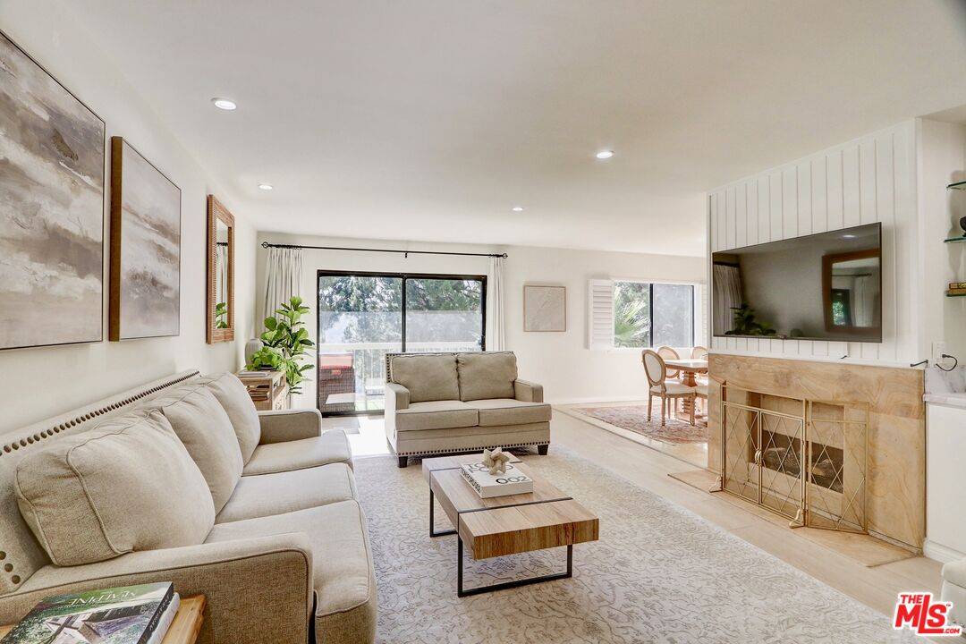 2345   Roscomare Rd 2BR Bel Air La