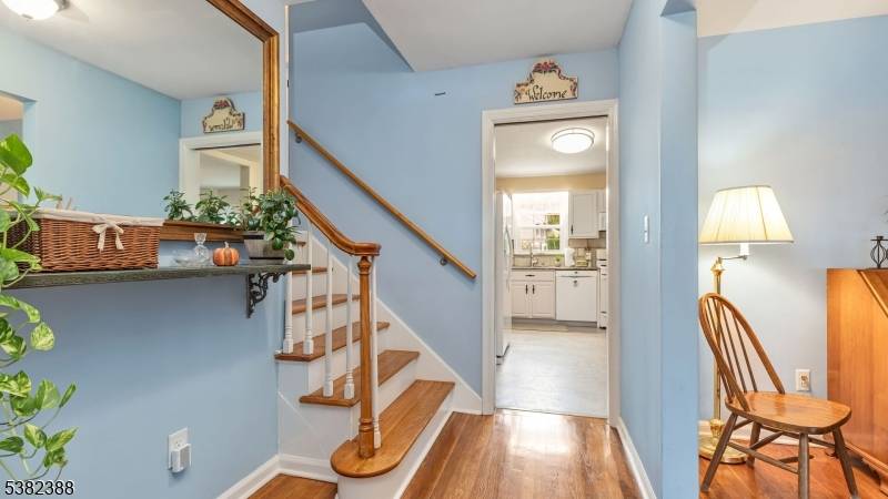 Welcome Home to Cedarbrook Splendor !