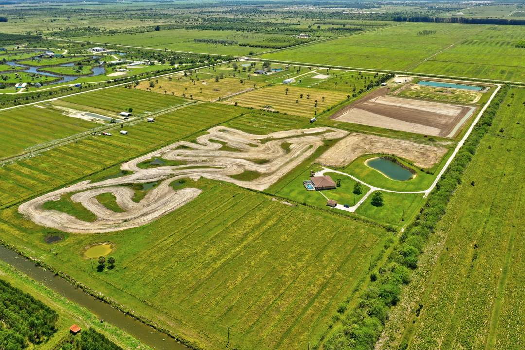UNIQUE PROPERTY IN FORT PIERCE, FL.