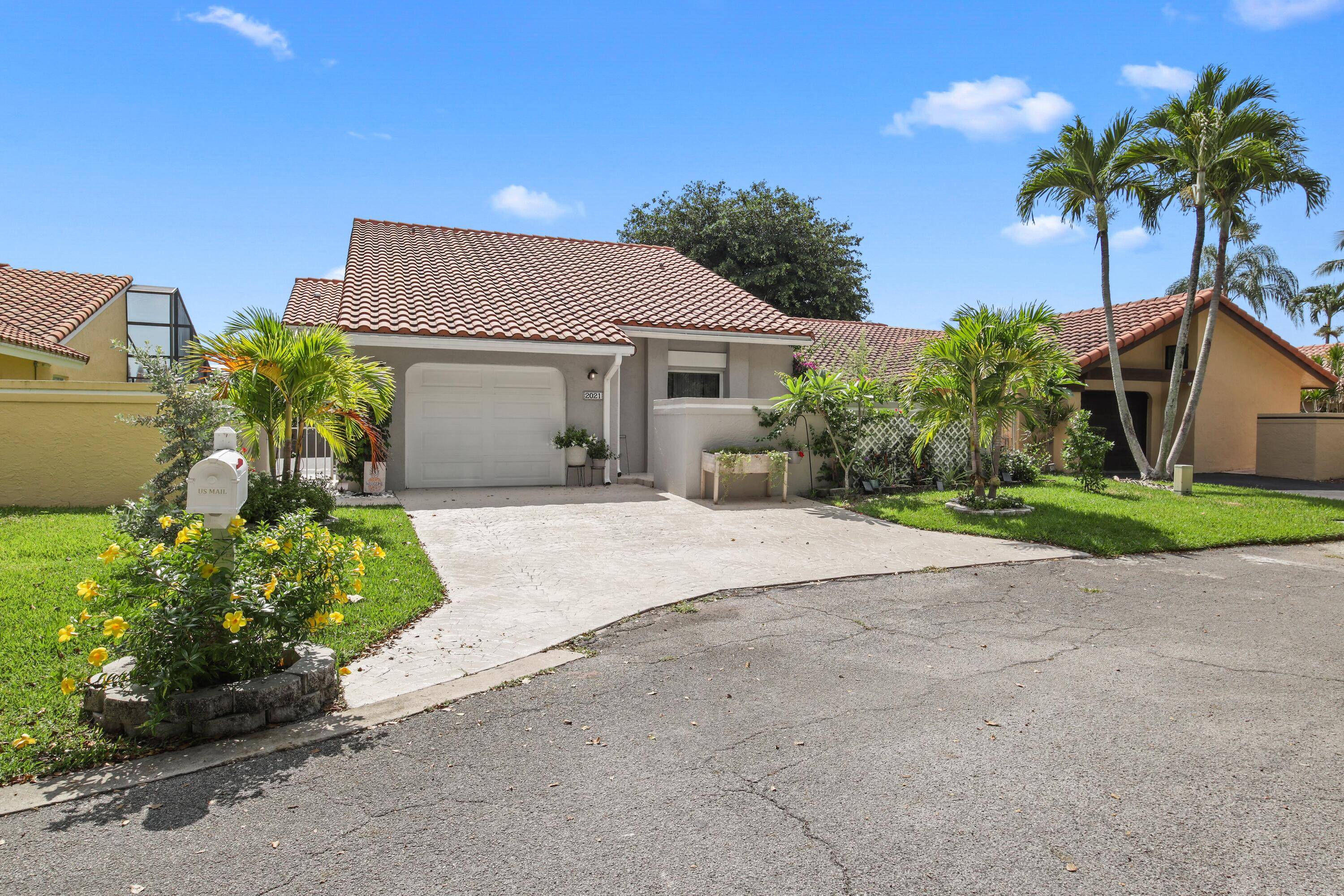 Beautiful 3 2 waterfront home on a cul de sac in Delray Beach.