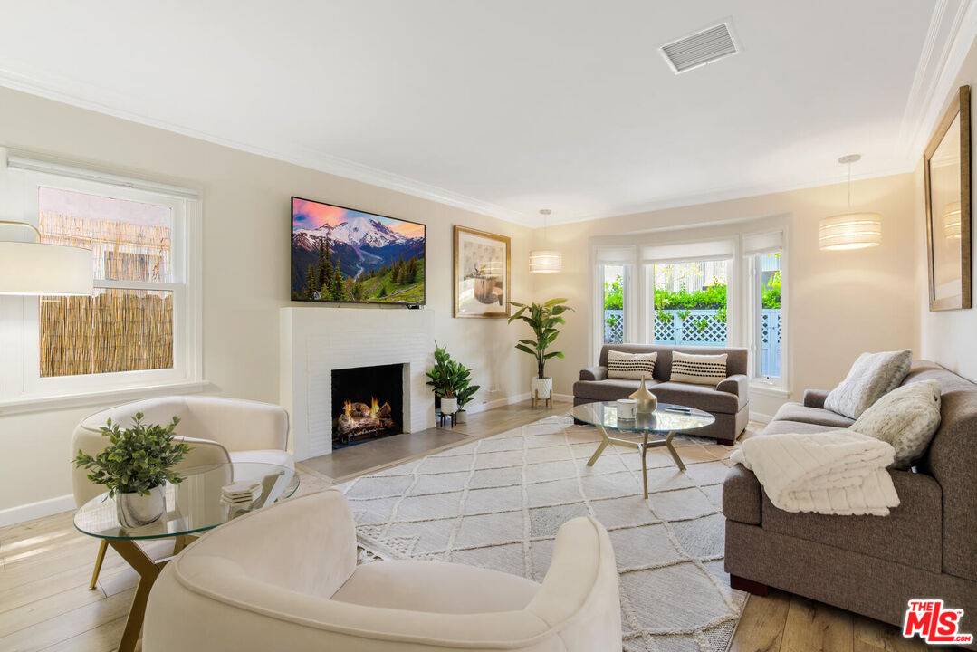 416 1/2 NORWICH DR 1BR Beverly Grove La