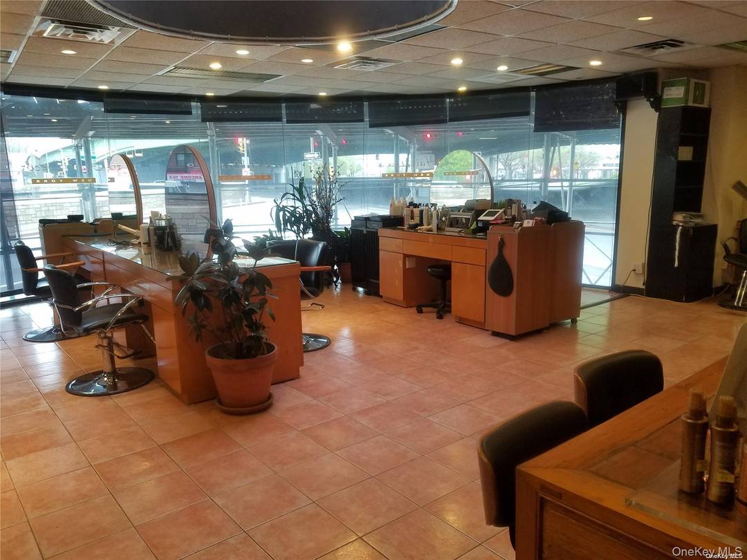 This corner commercial unit offers an outstanding opportunity for buyers seeking a prime location in one of Queen's busiest and most desirable retail areas.