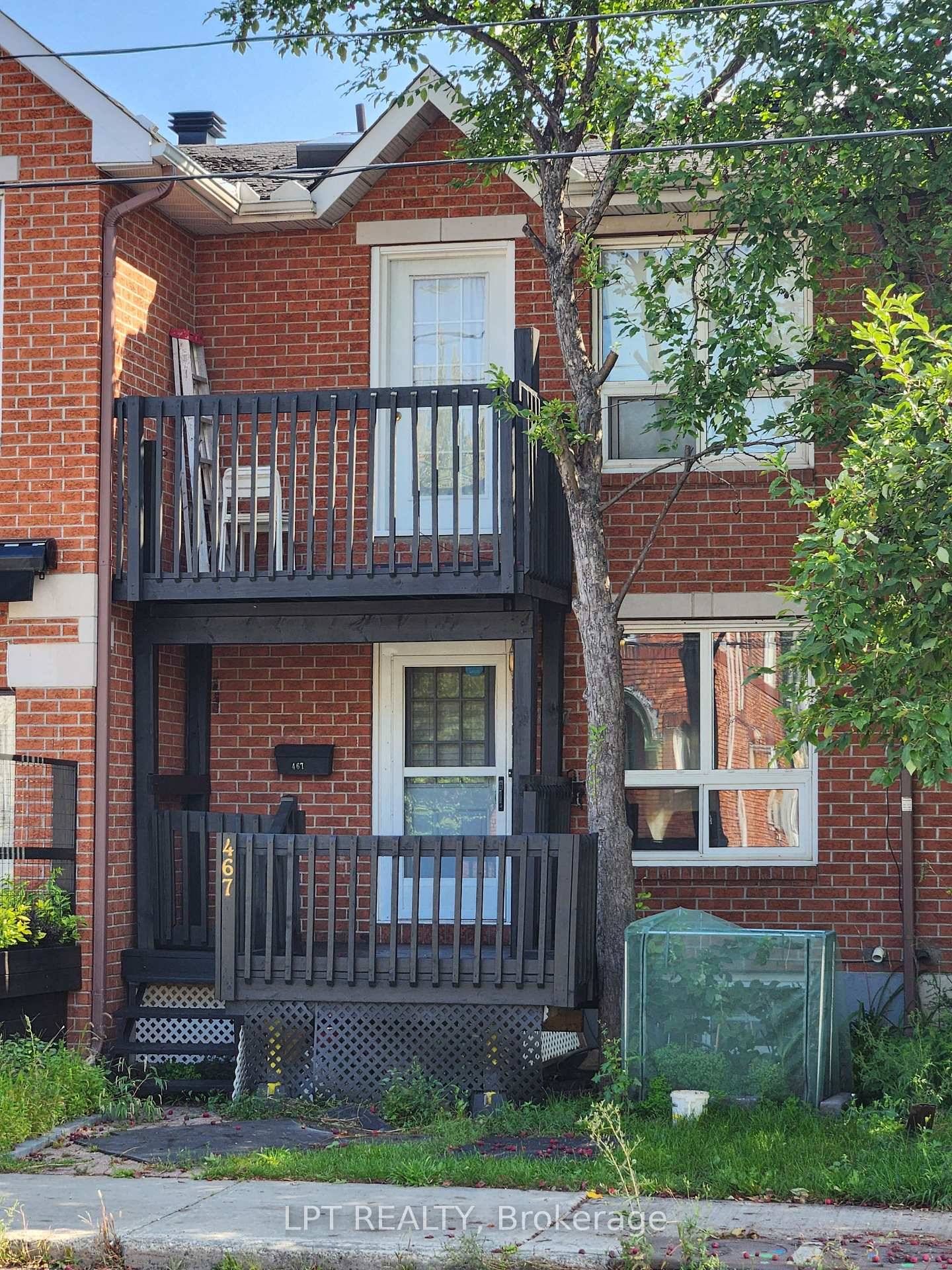 Great opportunity to own in this desirable sought after neighbourhood near shopping, transit, restaurants, rec facilities, Parkdale Market, and numerous convenient amenities.