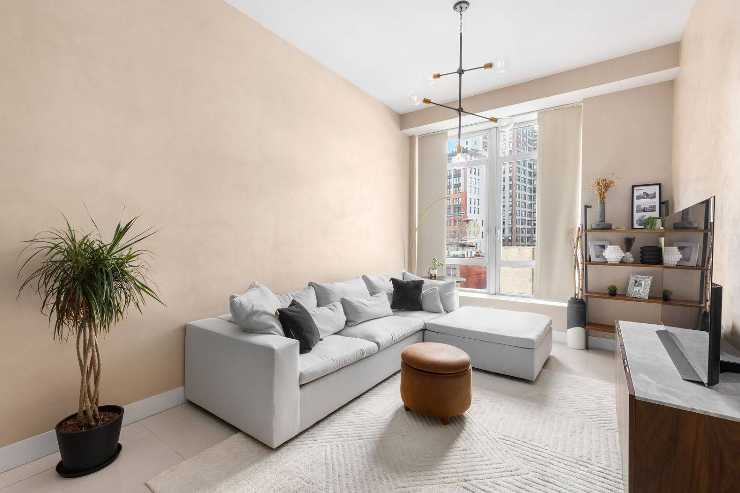 111 Fulton Street District The building boasts 18, 000 square feet of high end amenities including a 24 7 doorman and concierge service, convenient parking available across the street, a ...