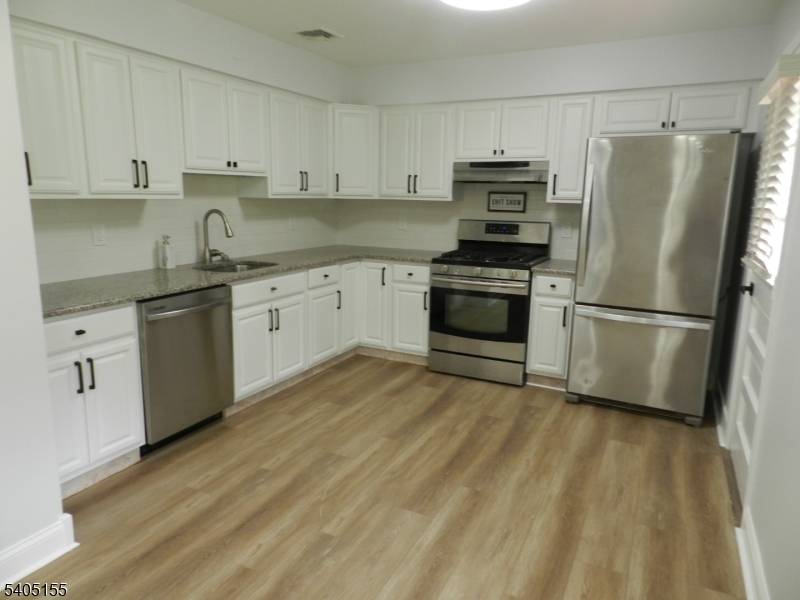 Welcome to 6 Crestwood Road a beautifully maintained 2 bedroom, 1.