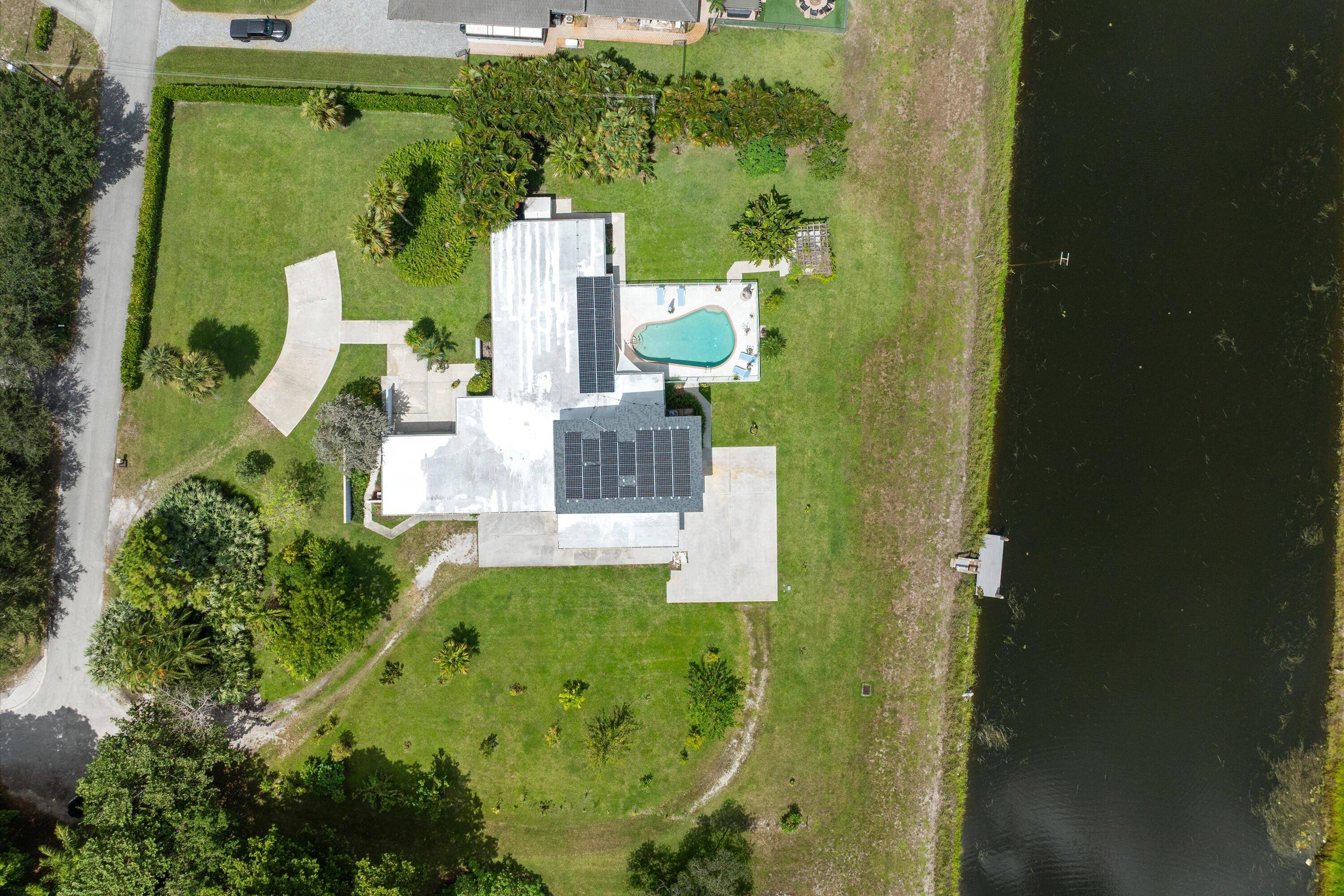 A true sanctuary designed by renowned architect Roy Simon, this vintage, sprawling home offers an extraordinary lifestyle wrapped in serenity and natural beauty.