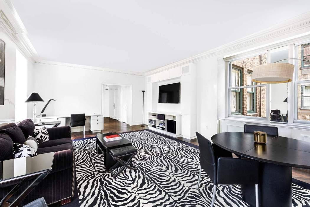 An unparalleled living experience awaits you in one of Manhattan s most iconic, exclusive buildings at prized Fifth Avenue and 59th Street.