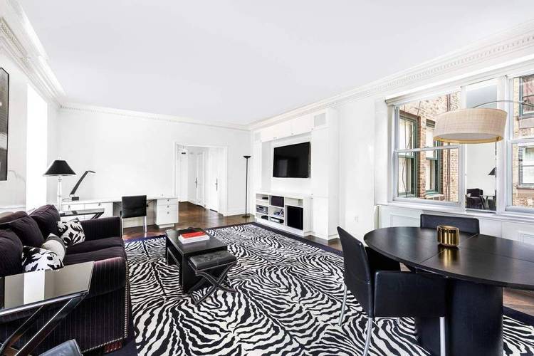 An unparalleled living experience awaits you in one of Manhattan s most iconic, exclusive buildings at prized Fifth Avenue and 59th Street.