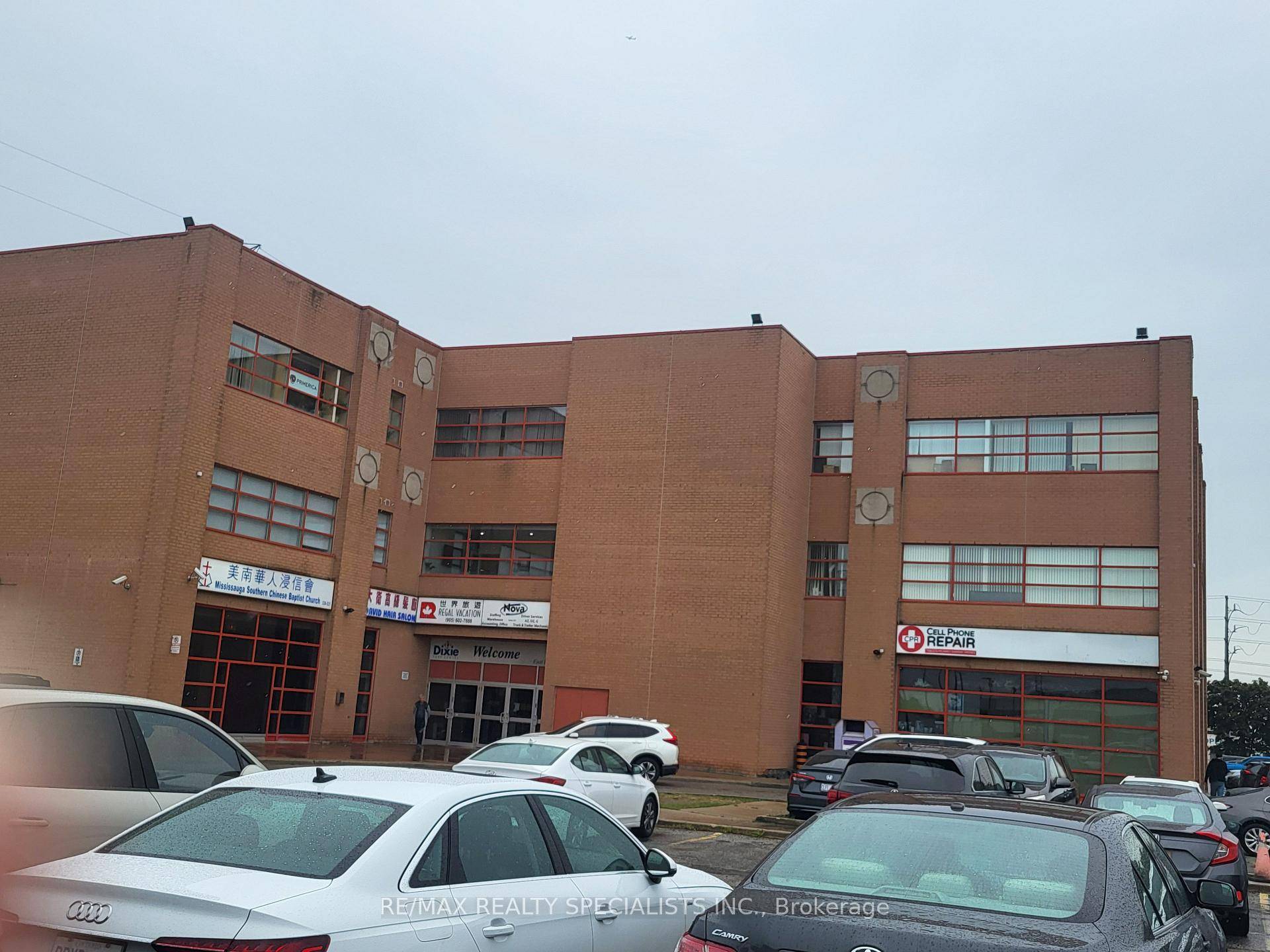 Excellent Opportunity, Top Floor Bright Large Open concept w Kitchenette amp ; 2 separate offices, Common bathroom, Corner unit, Located at a well established mall Dixie Park Centre Mall High ...