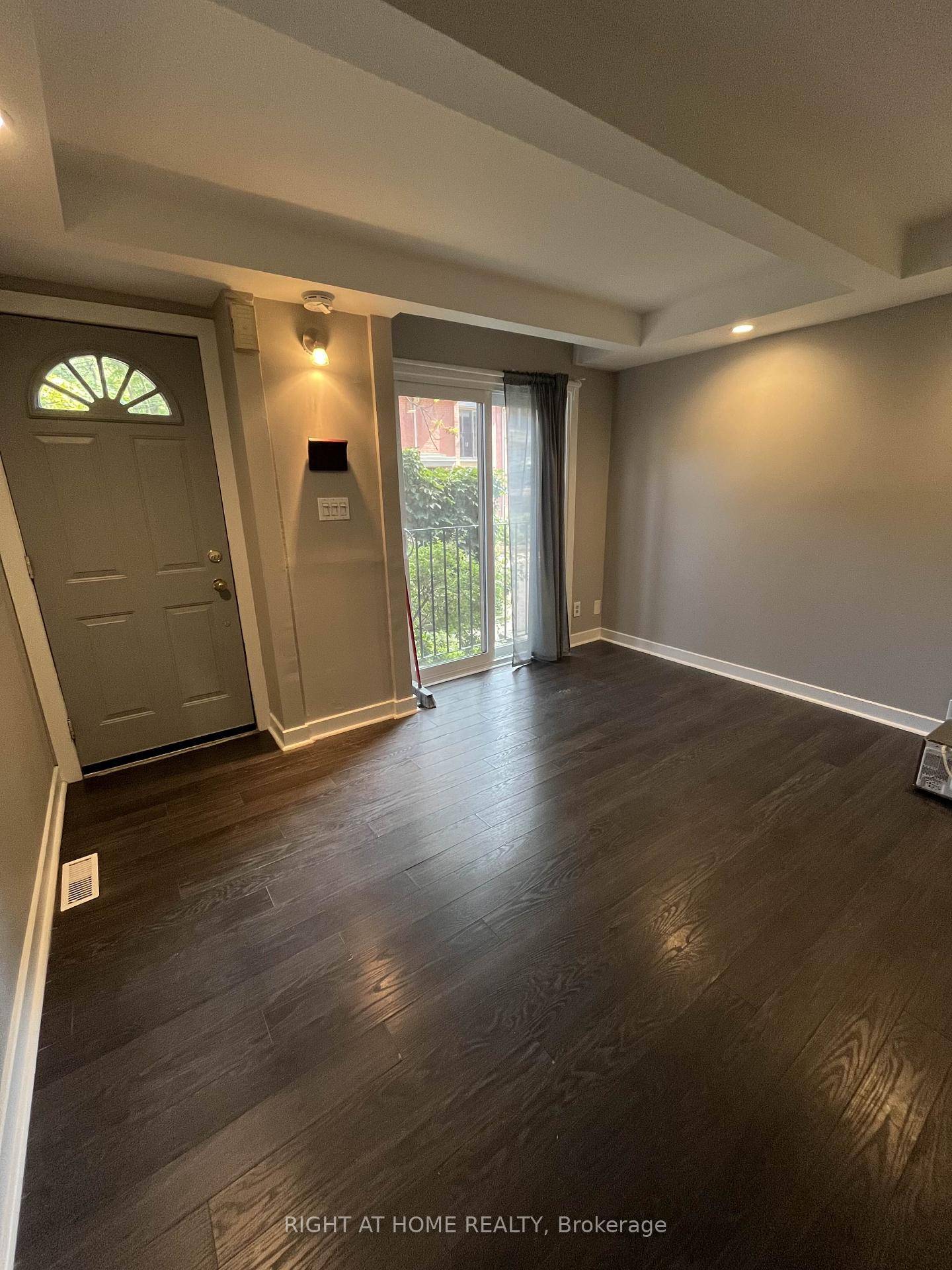 Downtown living ! Exceptional value !