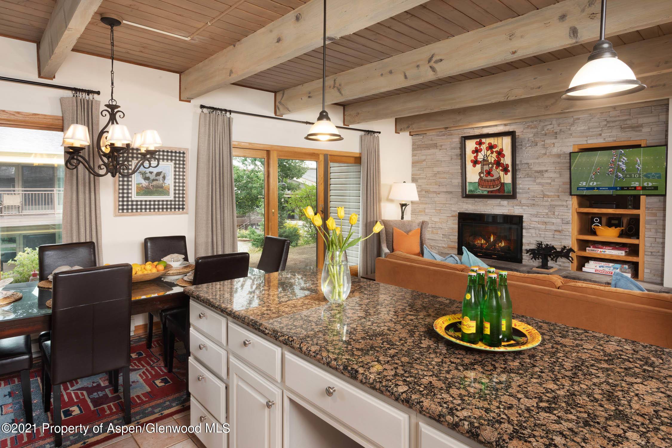 Corner, 3 bedroom garden level with direct access to the slopes and year round activities galore !