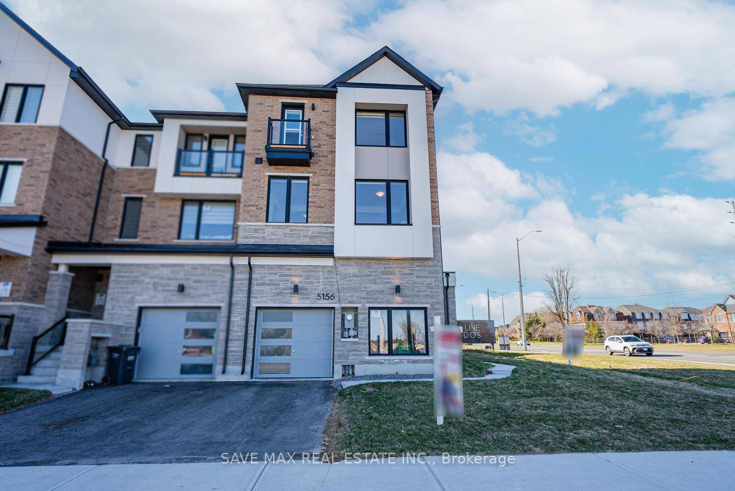 A Luxuriously Upgraded Corner completely freehold 3 storey Townhome in Churchill Meadows.