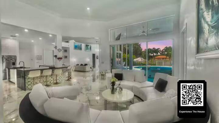 5 min to WEF venue. Welcome to your dream house in The Isles at Wellington, a resort style gated community.