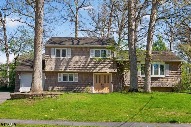 Rare opportunity to rent a beautifully renovated split level home in the desirable Collins area of Livingston.
