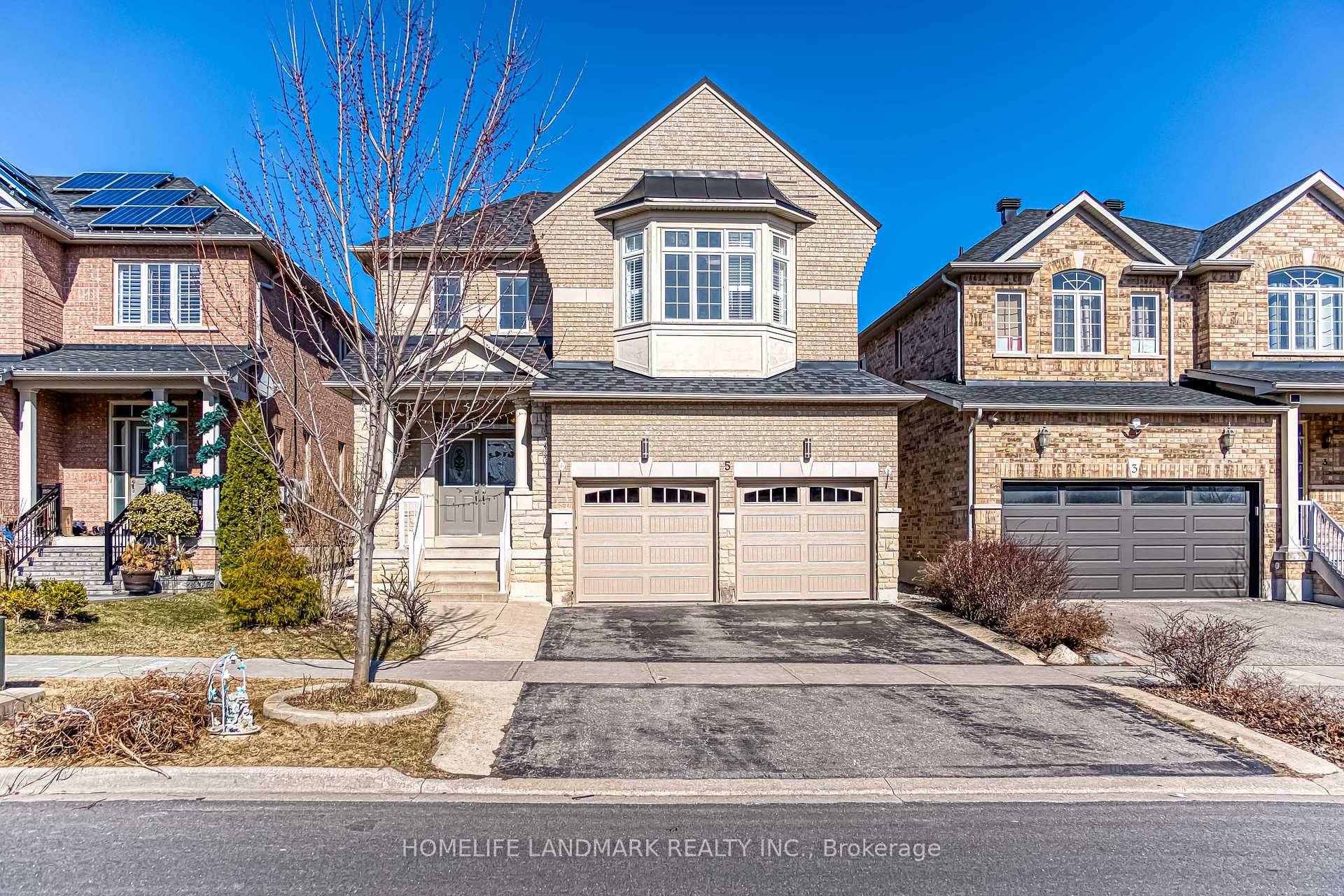 Modern and private 1 bedroom basement apartment available for lease in a prime Markham location !