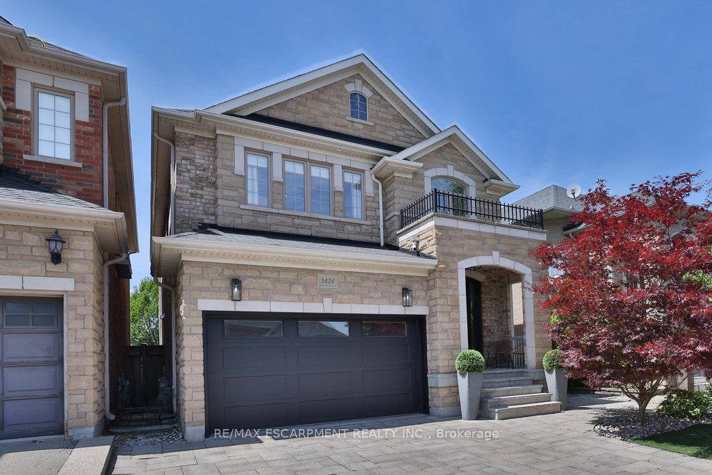 Nestled in the heart of the highly sought after Bronte Creek community, this stunning, fully renovated 4 bedroom, 4 bathroom home offers approximately 3, 900 sq ft of beautifully finished ...