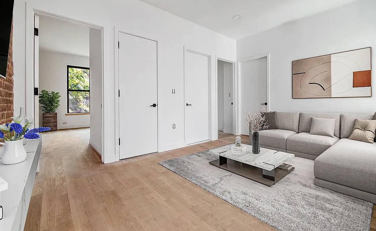 Welcome to STORI34, a Timeless Luxury New Development in AstoriaThis 3 Story Building offers 7 Luxurious Rental Units ranging from 2 and 3 Bedroom HomesThe Unit Private Courtyard Outdoor Space ...
