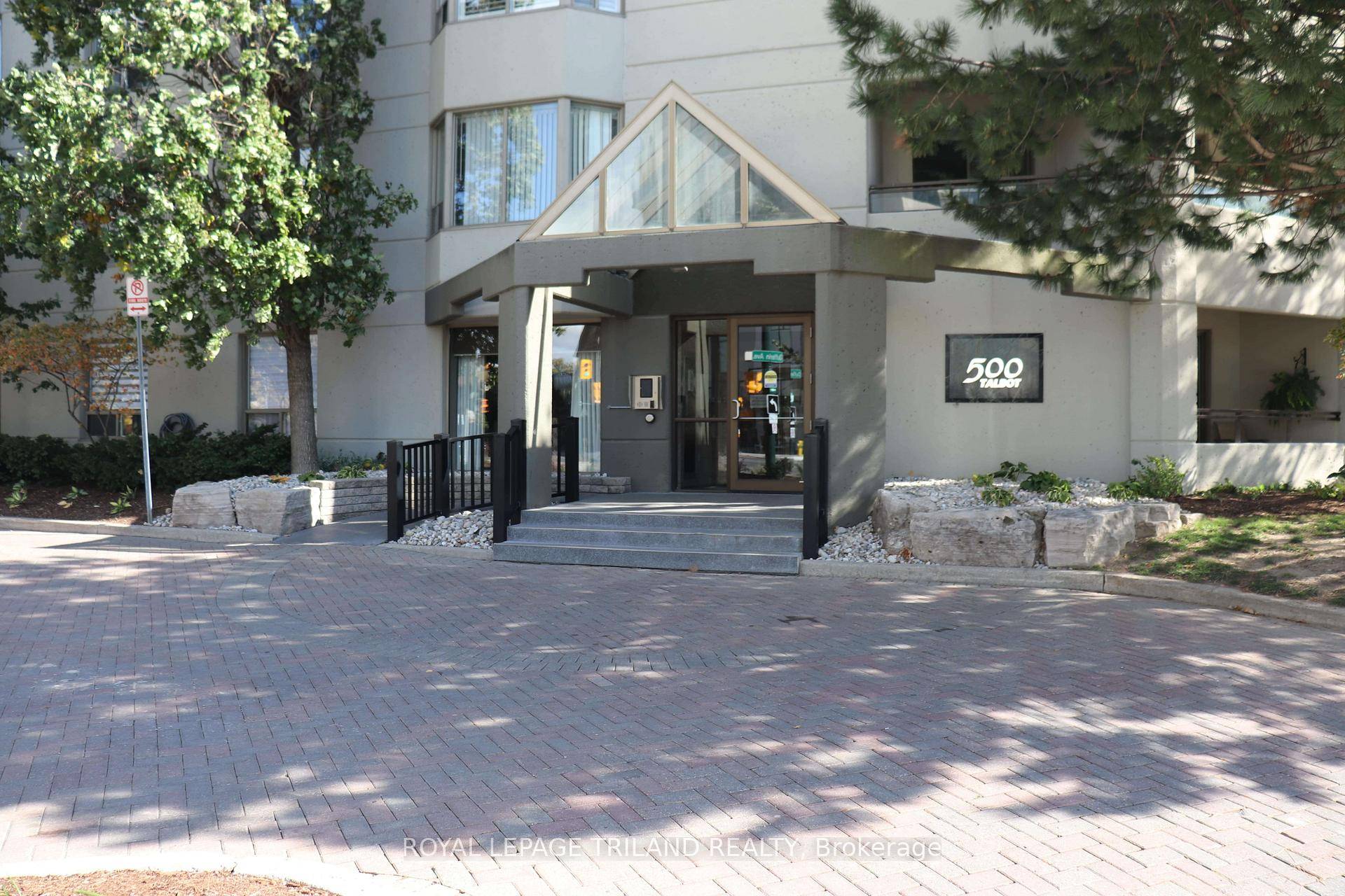 Lease this amazing, newly updated, two bedroom downtown apartment.