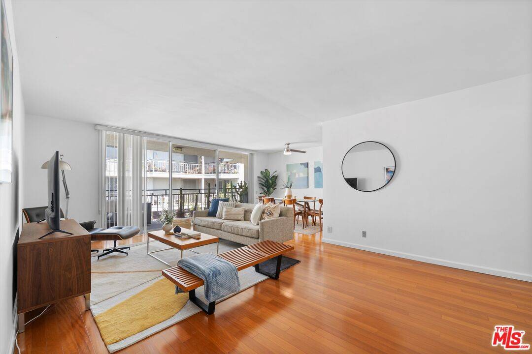 7260 Hillside Ave 1BR Hollywood Hills East La