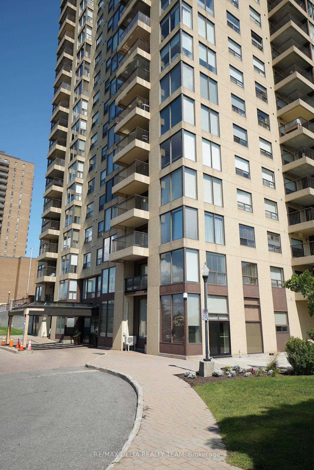 Worry free living at Le Parc with ALL INCLUSIVE condo fees !