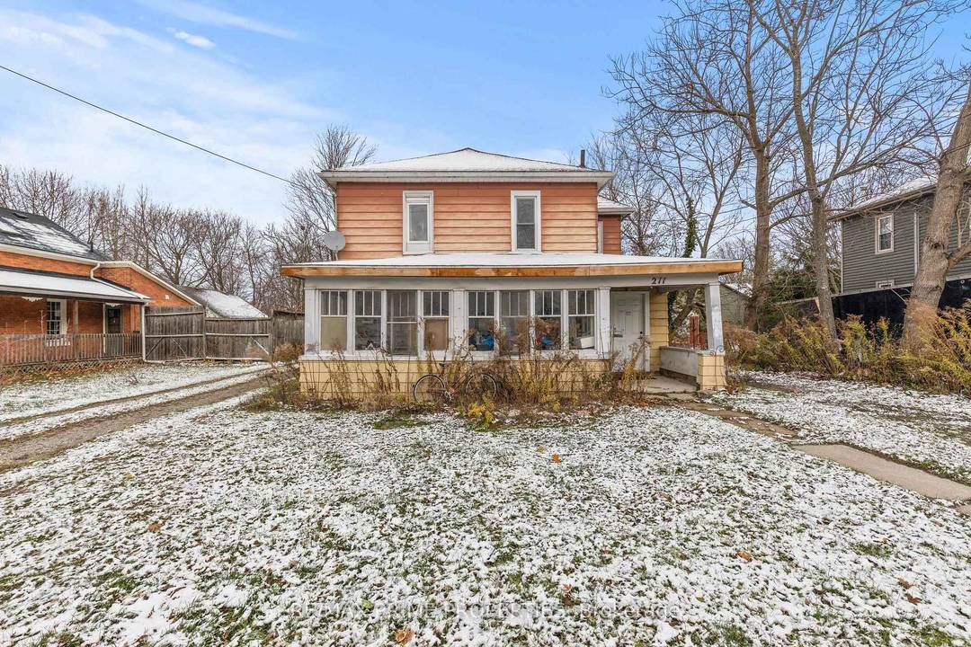 Welcome to an excellent investment opportunity in the heart of Dunnville an affordable, quiet, and family friendly community just 40 minutes to Hamilton, 40 minutes to St.